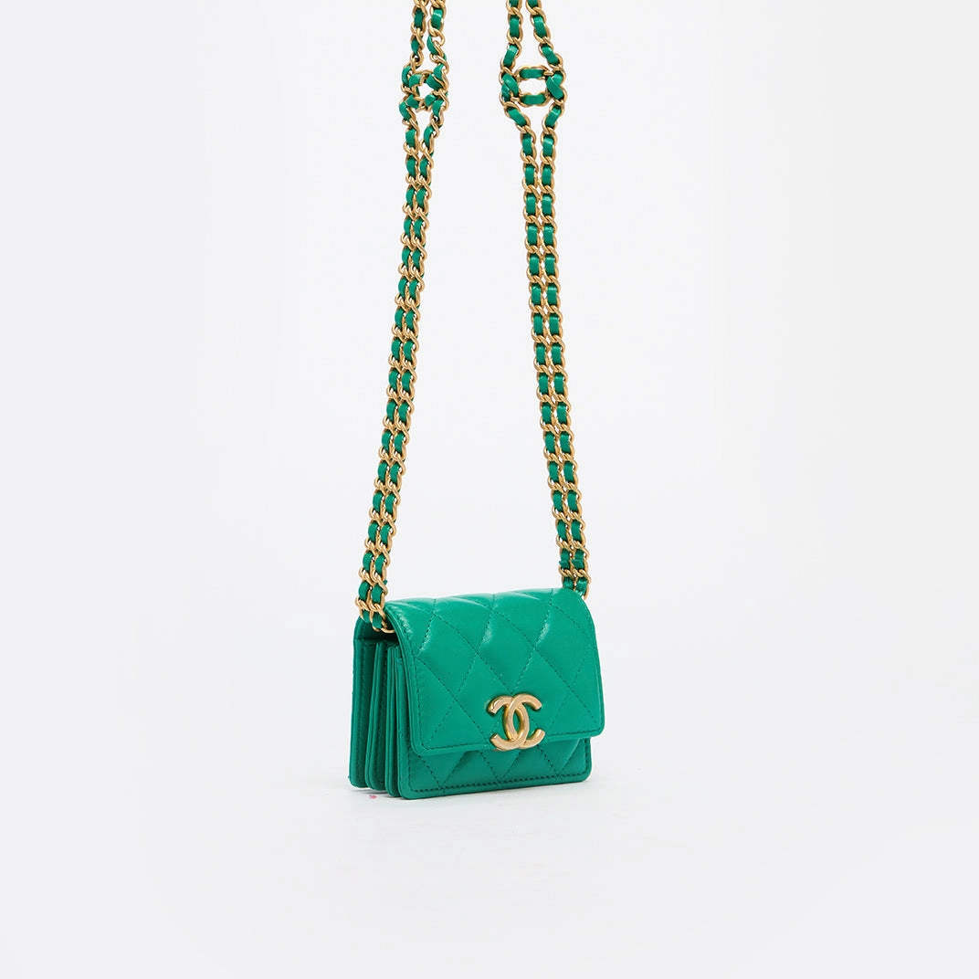 CC Clutch With Chain Crossbody Bag in Green Quilted Lambskin