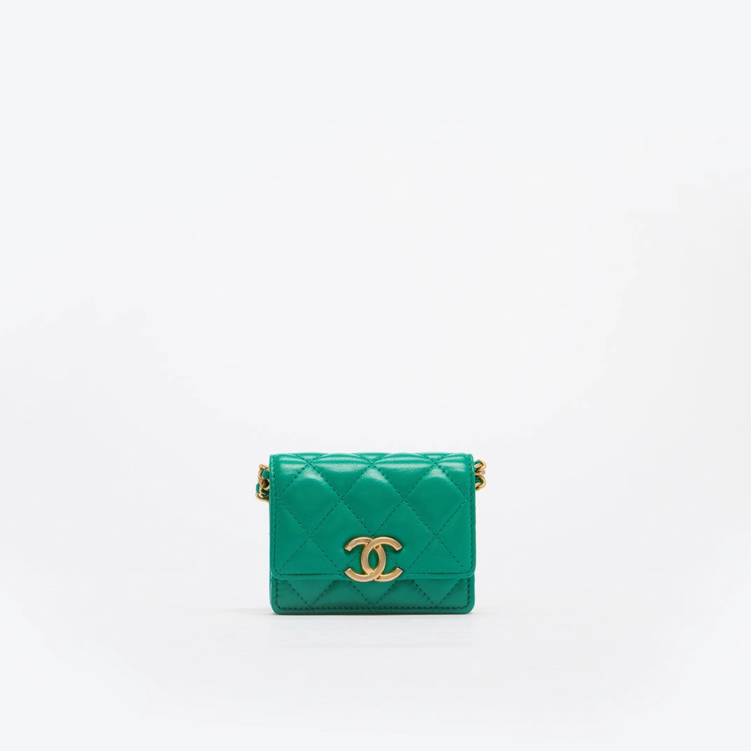 CC Clutch With Chain Crossbody Bag in Green Quilted Lambskin