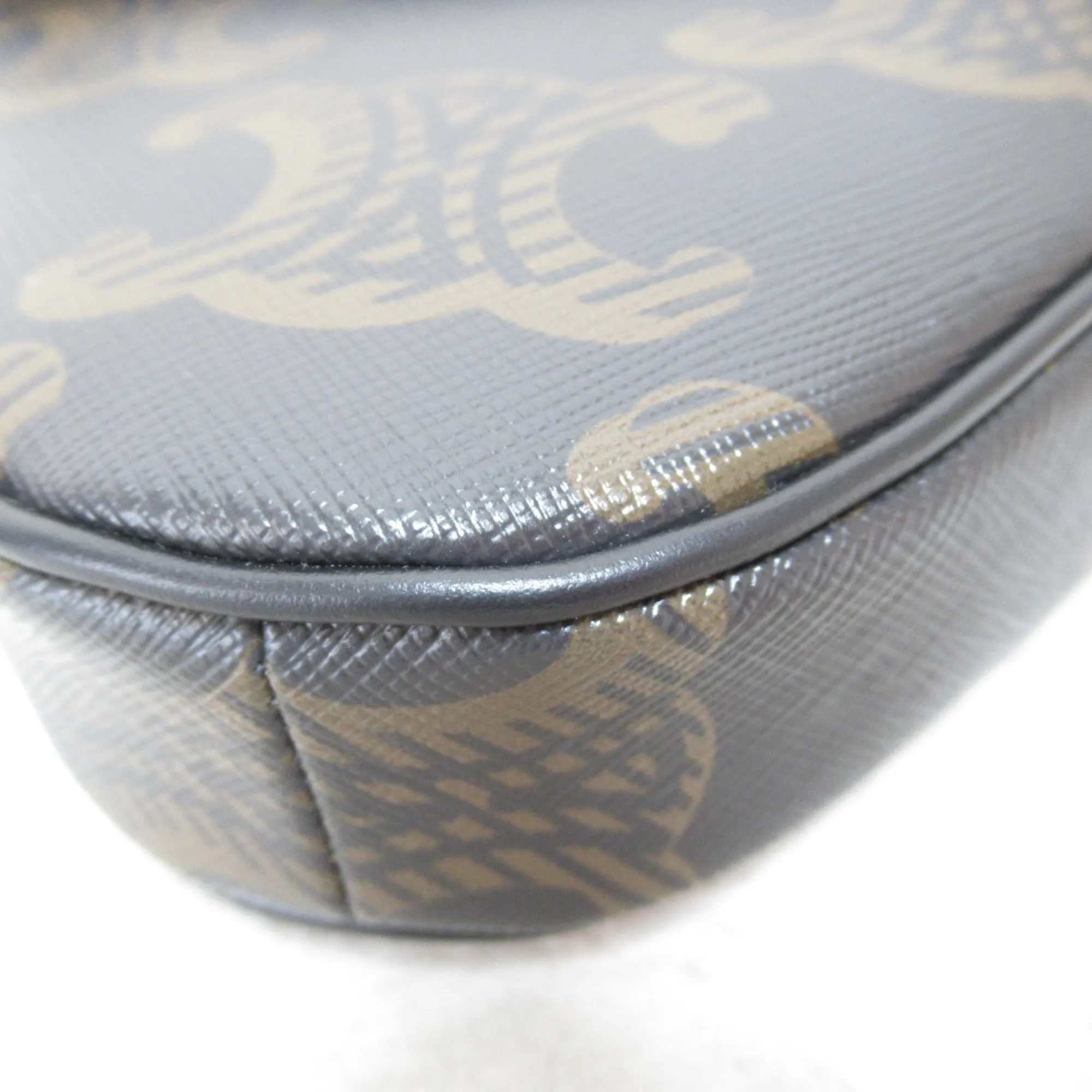 Celine Triangle Shoulder Bag Black Calfskin [cowhide] 1959038SI