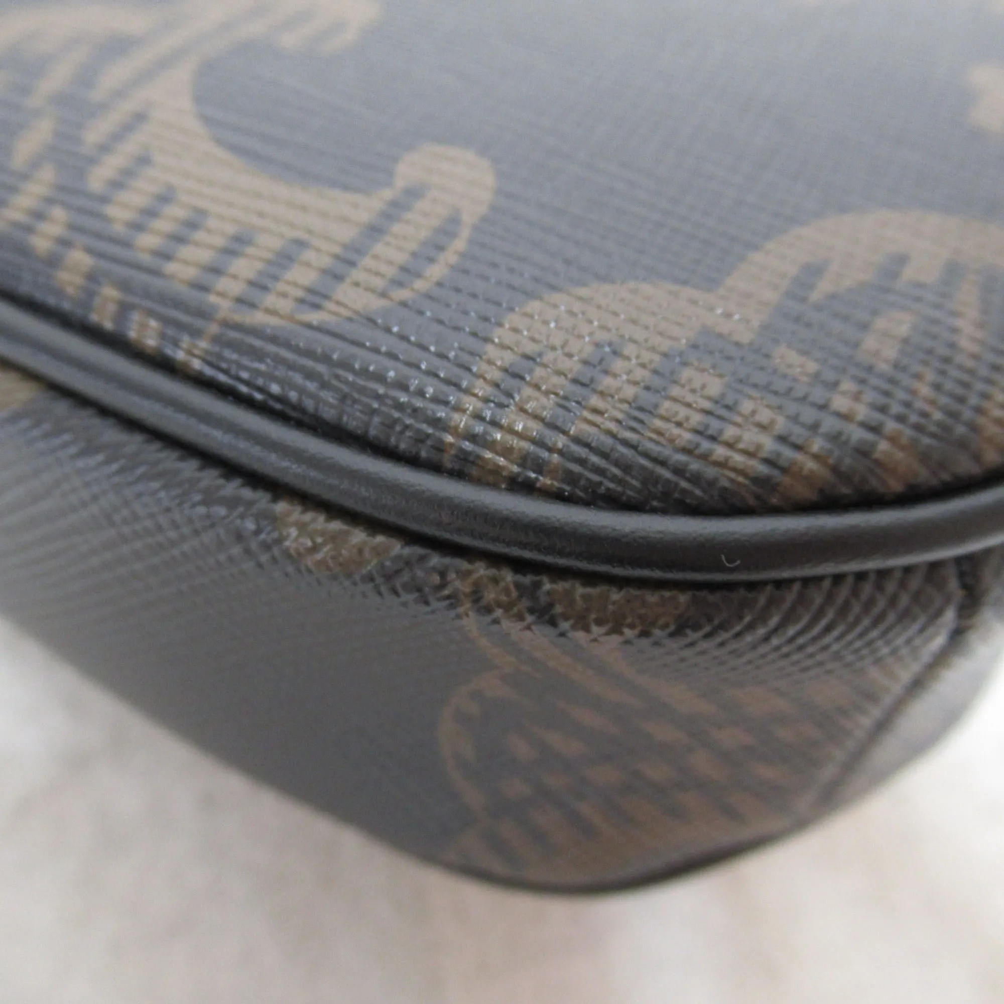 Celine Triangle Shoulder Bag Black Calfskin [cowhide] 1959038SI