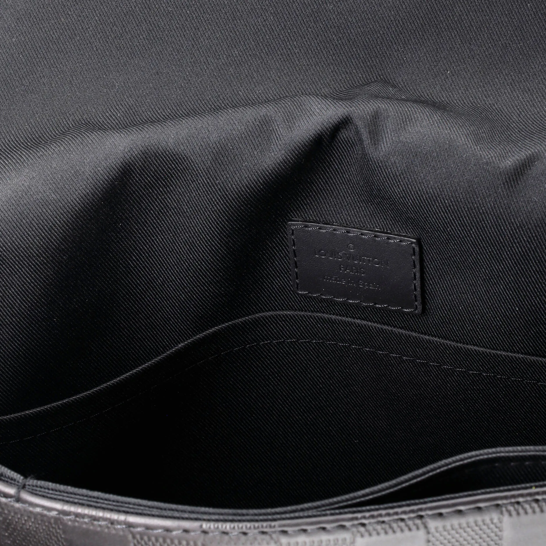 District NM Messenger Bag Damier Infini Leather PM