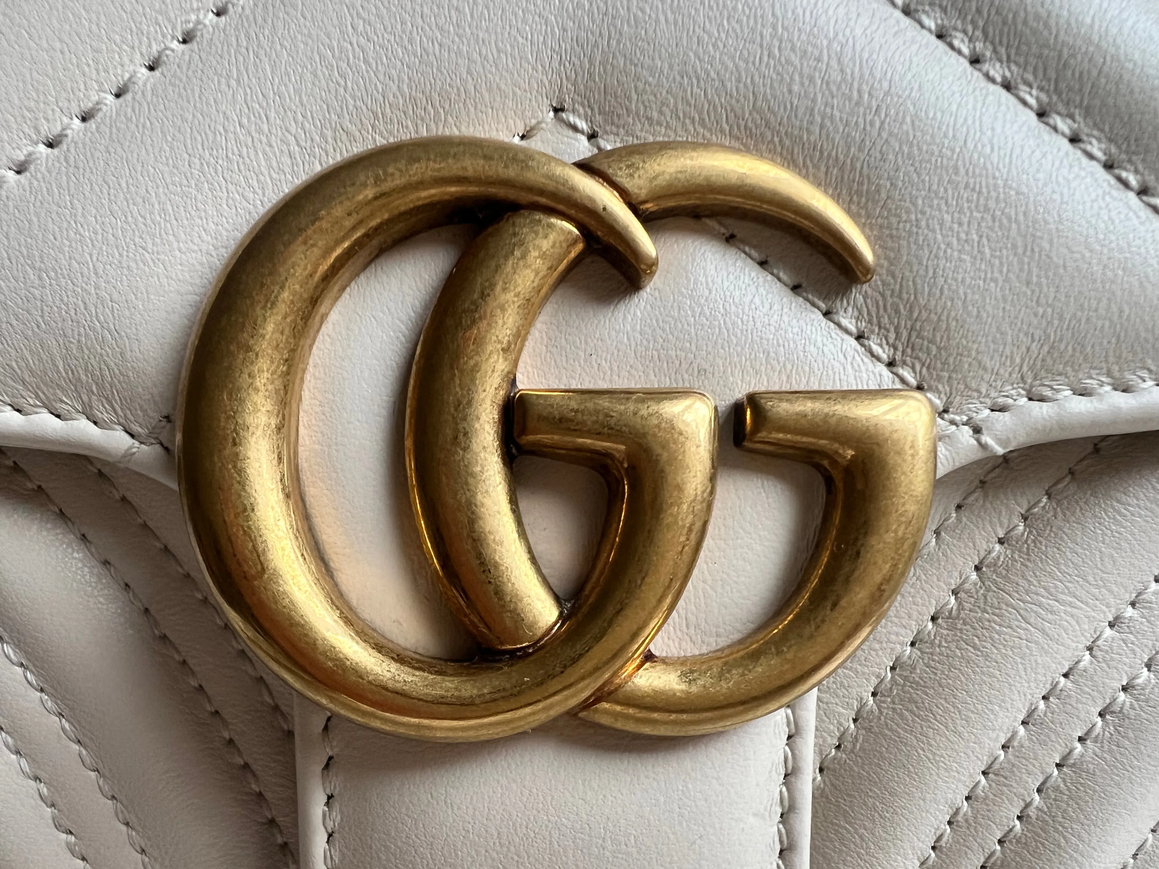 Gucci GG White Marmont Mini Shoulder Bag (RRP ??1,890)