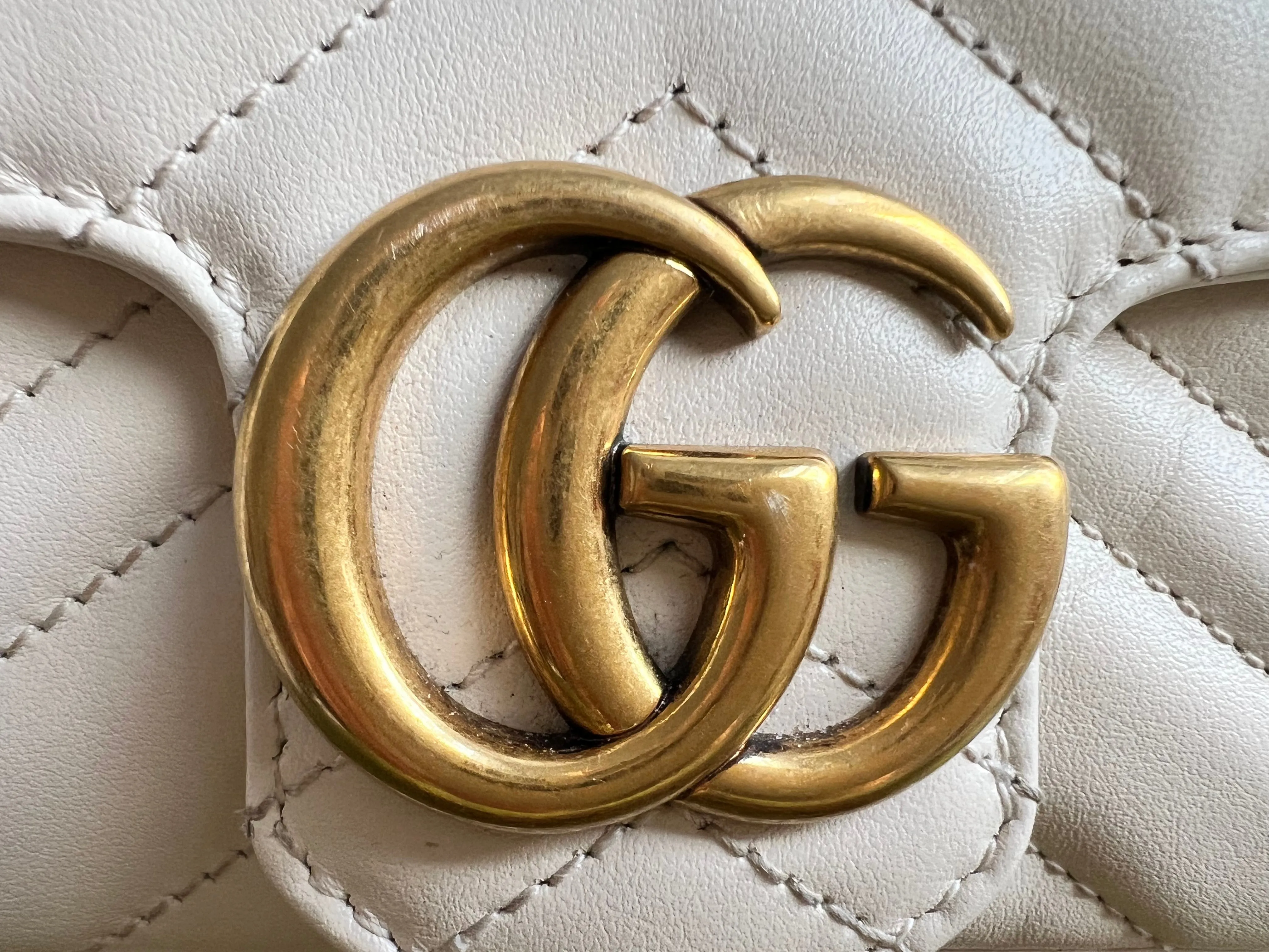 Gucci GG White Marmont Super Mini Shoulder Bag (RRP ??985)