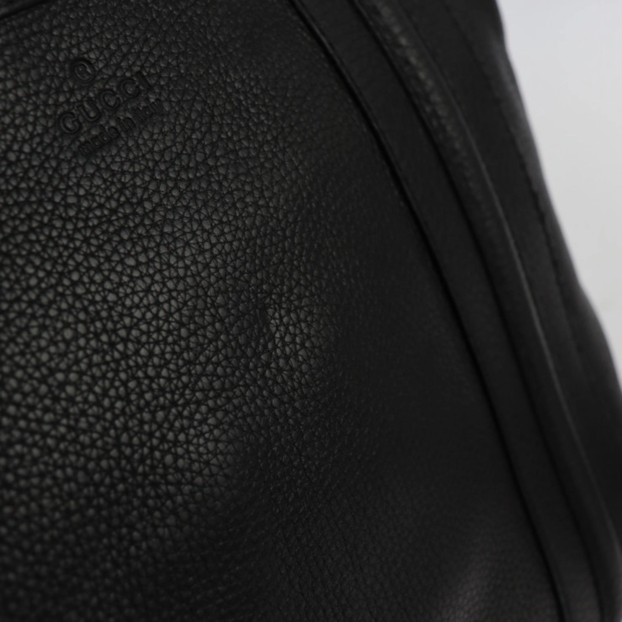Gucci Black Leather Messenger Bag Shoulder Bag ()