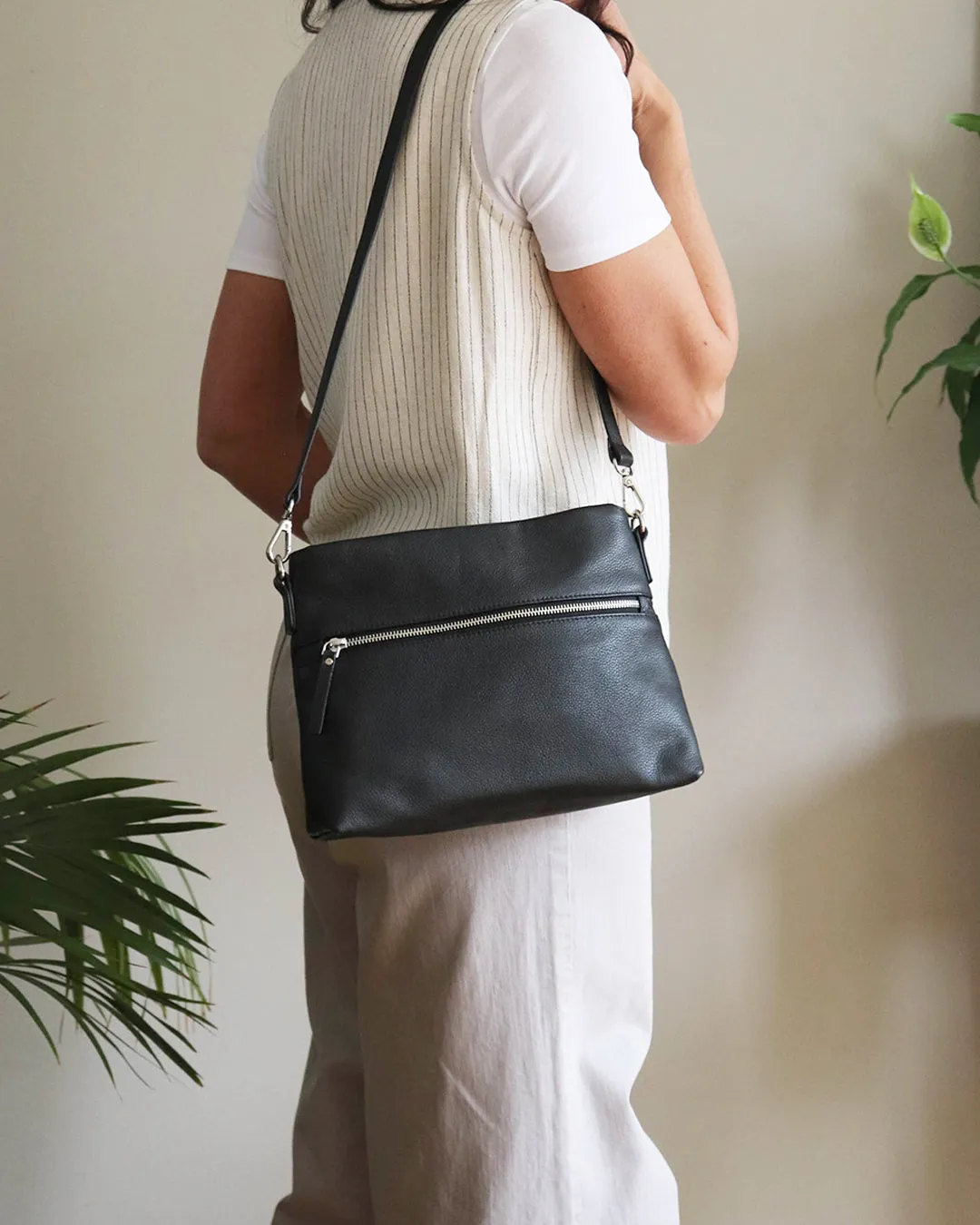 Lana Leather Shoulder Bag - Black