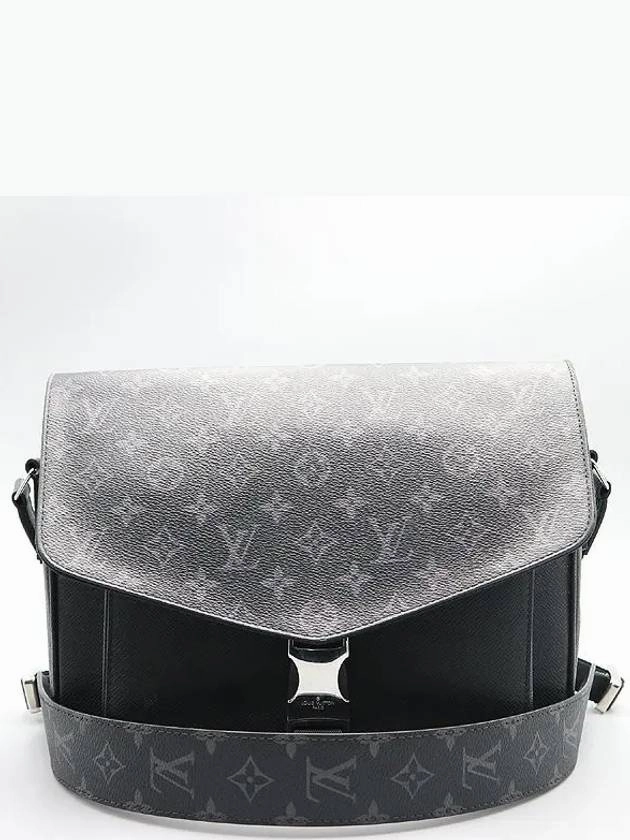 M30746 Crossbody Bag