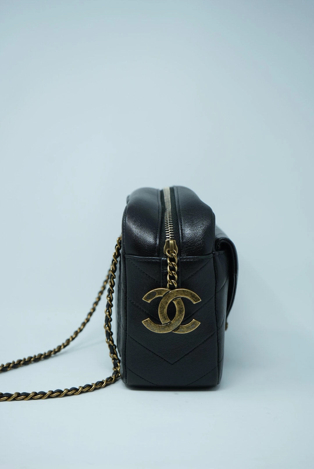 Pre-Owned Chanel Black Camera Crossbody/Shoulder Bag