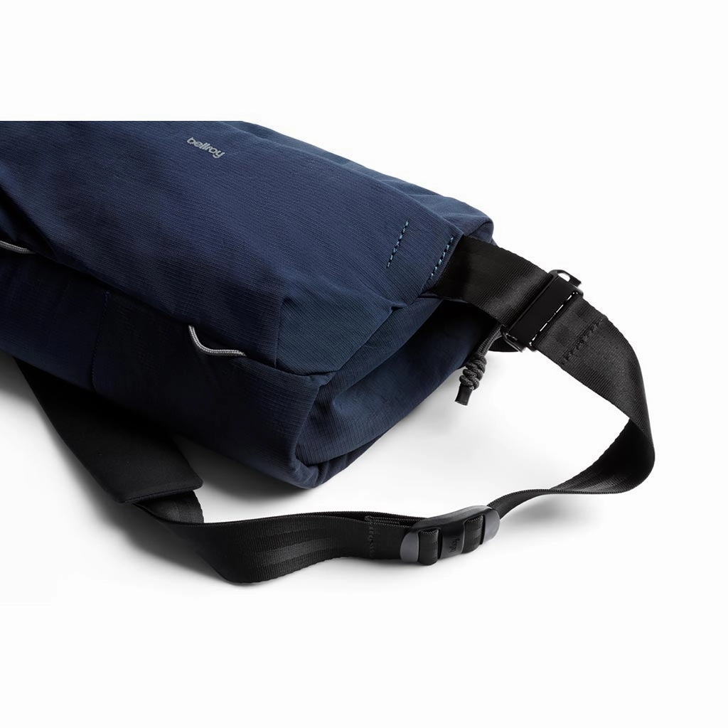 Venture Camera Sling 10L