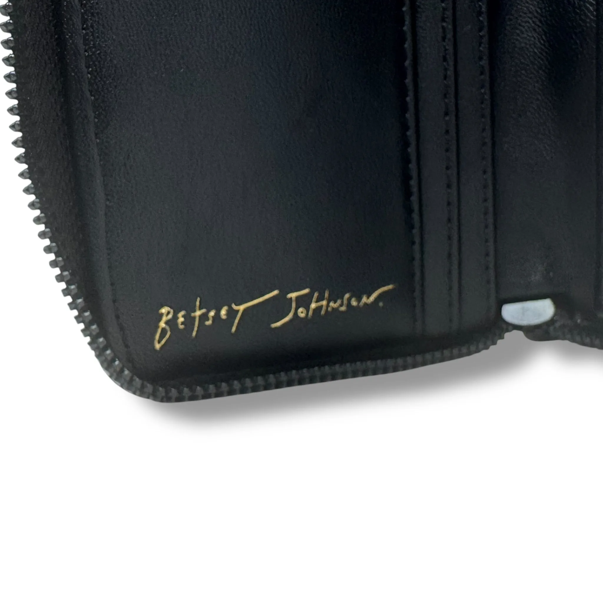 XO Zip Around Long Wallet Wristlet By Betsey Johnson, Size: Medium